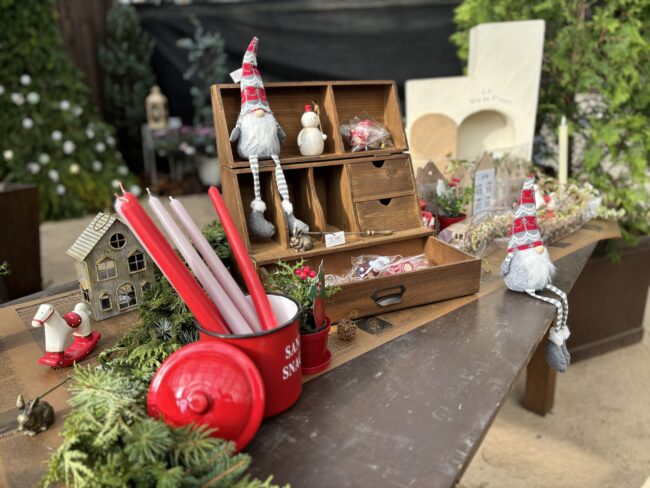 ガーデンショップのクリスマス雑貨の販売、講習会の募集も始まっています(2025年11月5日)