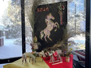 来年の干支「午」をイメージした干支飾りの展示も