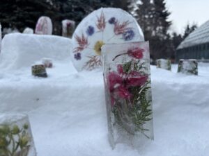 牛乳パックを使った氷中花作品