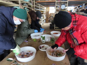 氷板作りの作業風景