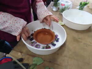 リースの形の氷板を作る