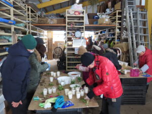 氷中花づくりの様子