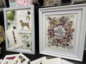押し花を使った額作品