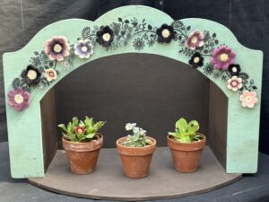 プリムラオーリキュラのステージ風飾り