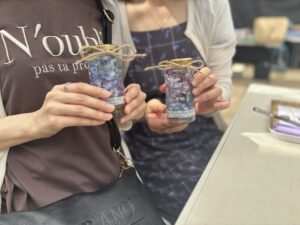 アジサイのハーバリウムを作った参加者